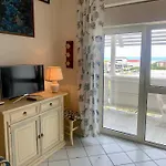 Casa Fronte Mare Con Piscina - Seafront House With Pool Aparthotel Marina di Pietrasanta
