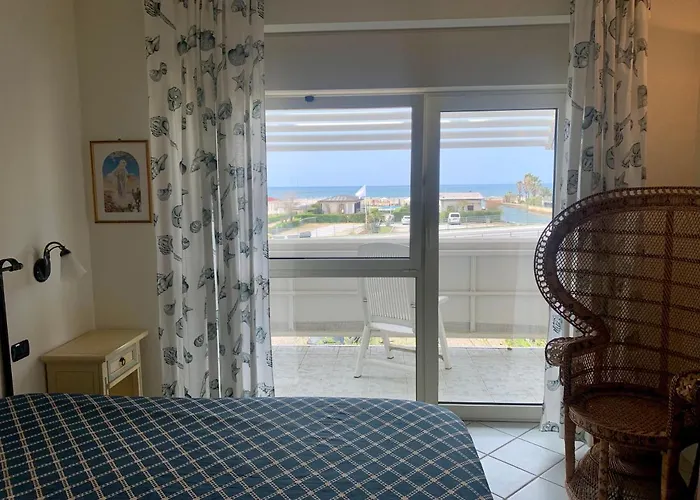 Casa Fronte Mare Con Piscina - Seafront House With Pool 3*