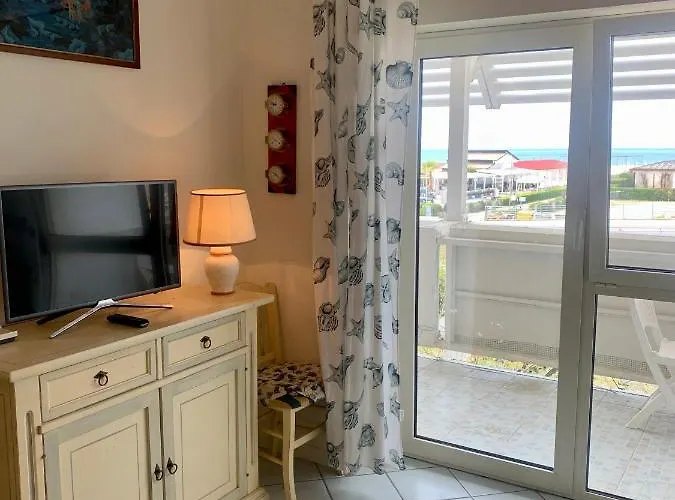 Casa Fronte Mare Con Piscina - Seafront House With Pool Aparthotel Marina di Pietrasanta