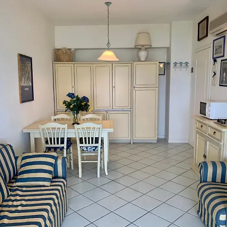 Casa Fronte Mare Con Piscina - Seafront House With Pool Ξενοδοχείο με διαμερίσματα