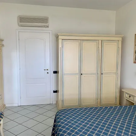 Aparthotel Casa Fronte Mare Con Piscina - Seafront House With Pool