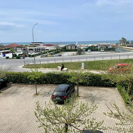 Ξενοδοχείο με διαμερίσματα Casa Fronte Mare Con Piscina - Seafront House With Pool 3*