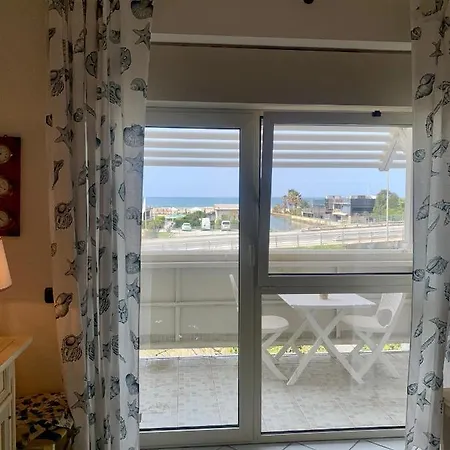 Casa Fronte Mare Con Piscina - Seafront House With Pool 3*