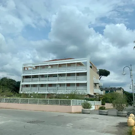 Casa Sul Mare- House On The Sea- Versilia Апарт-готель 3*