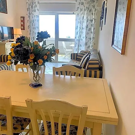 Lägenhetshotell Casa Fronte Mare Con Piscina - Seafront House With Pool 3*