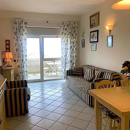 Casa Fronte Mare Con Piscina - Seafront House With Pool Lägenhetshotell 3*