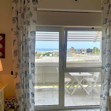 Casa Fronte Mare Con Piscina - Seafront House With Pool Lägenhetshotell