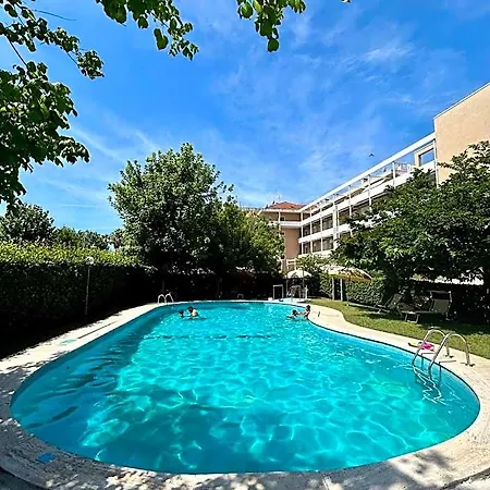 Lägenhetshotell Casa Fronte Mare Con Piscina - Seafront House With Pool Marina di Pietrasanta