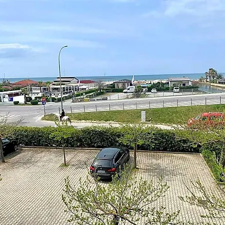 Lägenhetshotell Casa Fronte Mare Con Piscina - Seafront House With Pool Marina di Pietrasanta