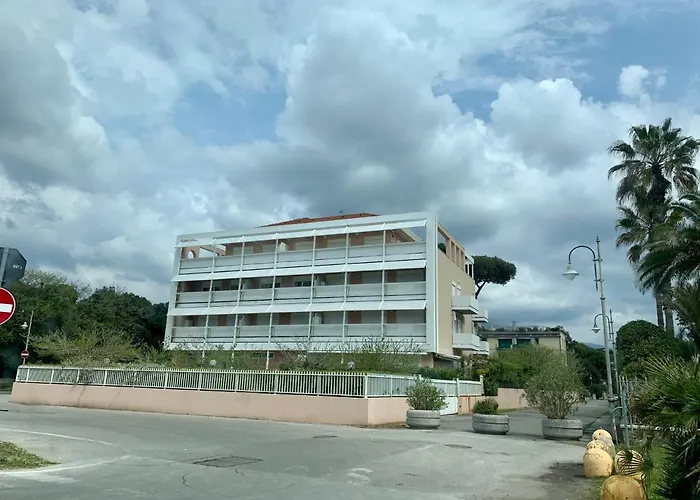 Casa Sul Mare- House On The Sea- Versilia Апарт-готель 3*